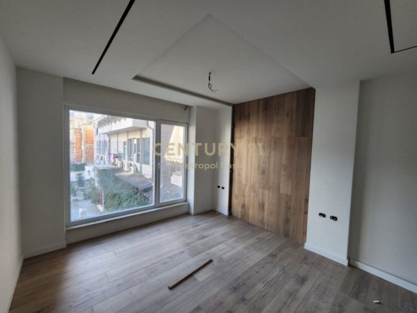 Tirane, shitet ambjent biznesi Kati 1, 122 m² 320.000 € (21 dhjetori)