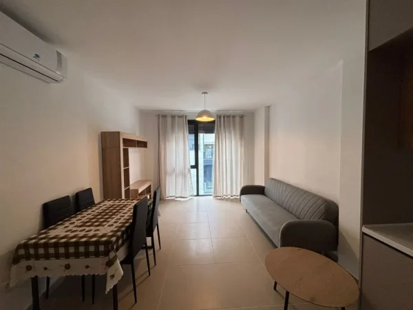 Tirane, jepet me qera apartament 1+1 Kati 2, 56 m² 600 € (Liqeni i Thate)