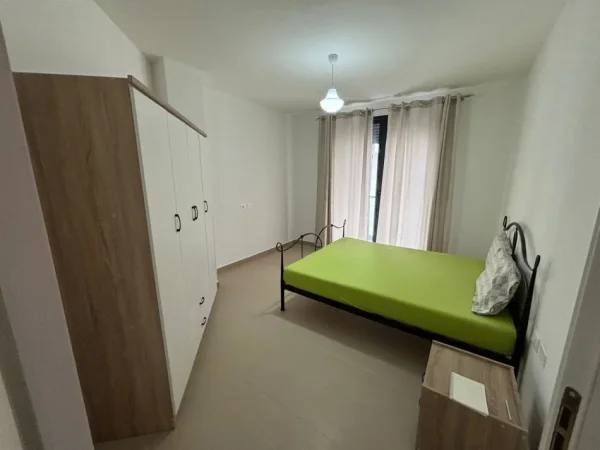 Tirane, jepet me qera apartament 1+1 Kati 2, 56 m² 600 € (Liqeni i Thate)