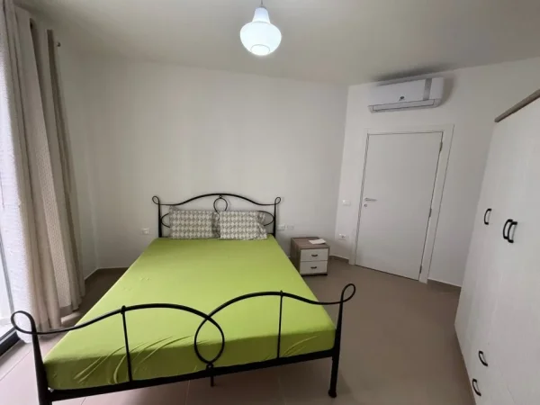 Tirane, jepet me qera apartament 1+1 Kati 2, 56 m² 600 € (Liqeni i Thate)