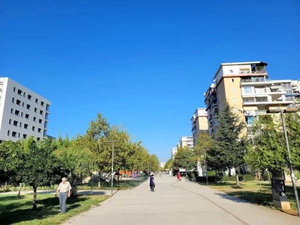 Tirane, jepet me qera ambjent biznesi Kati 0, 300 m² 4.000 € 