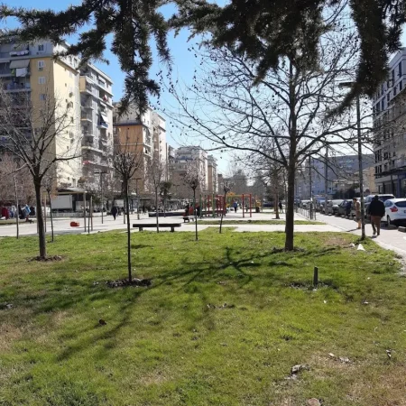 Tirane, jepet me qera ambjent biznesi Kati 0, 300 m² 4.000 € 