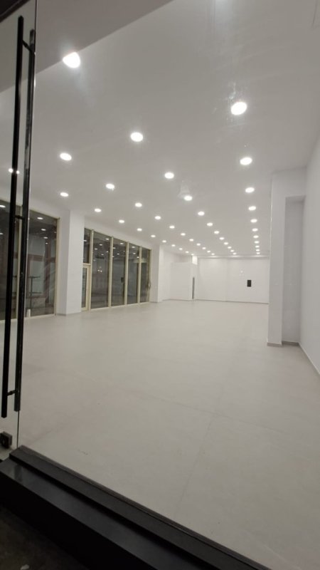 Tirane, jepet me qera ambjent biznesi Kati 0, 168 m² 4.200 € (PRANE DELIJORGJIT)