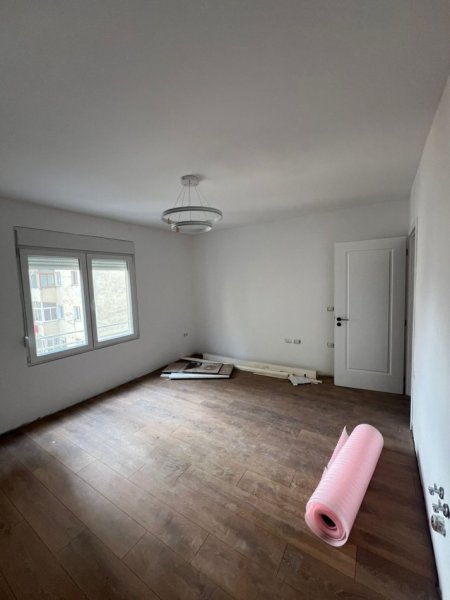 Tirane, shitet apartament 1+1 Kati 4, 52 m² 95.000 € (Porcelan)