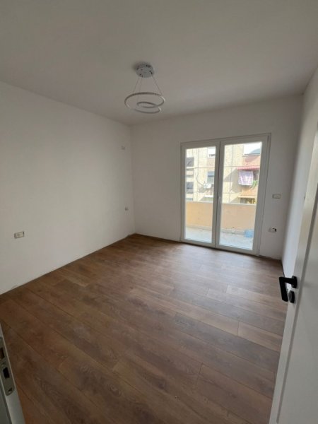 Tirane, shitet apartament 1+1 Kati 4, 52 m² 95.000 € (Porcelan)