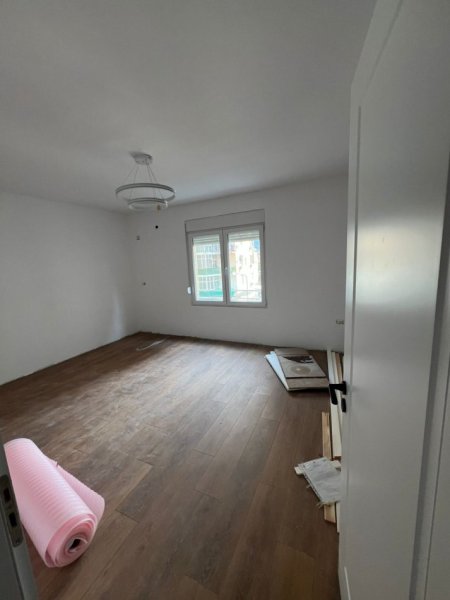 Tirane, shitet apartament 1+1 Kati 4, 52 m² 95.000 € (Porcelan)