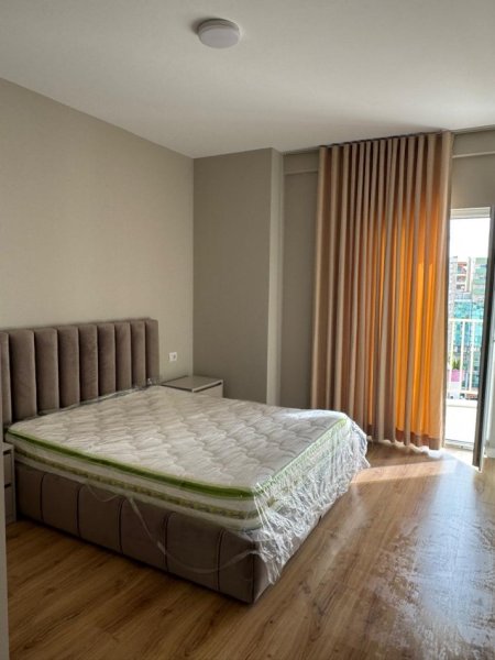 Tirane, jepet me qera apartament 1+1+Ballkon Kati 10, 72 m² 700 € (Zogu i Zi)