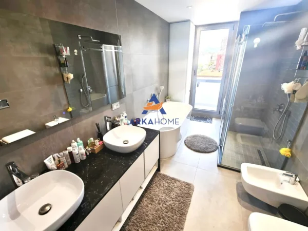 Tirane, jepet me qera apartament 2+1 Kati 6, 142 m² 25.000 € 