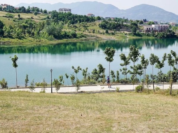 Tirane, shitet Vile 2 Katshe Kati 2, 419 m² 600.000 € (Lakeside Residence , Farke)