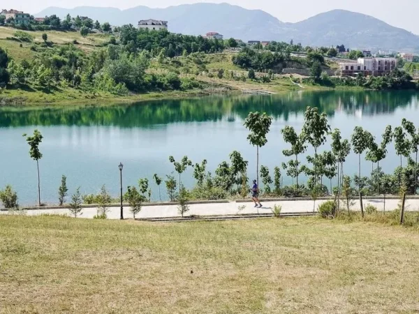 Tirane, shitet Vile 2 Katshe Kati 2, 419 m² 600.000 € (Lakeside Residence , Farke)