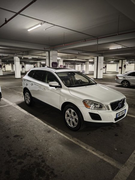 Tirane, shes makine Volvo XC60 2013 2.0 Nafte Nafte, e bardhë automatik Klima 190.000 km 11.500 €