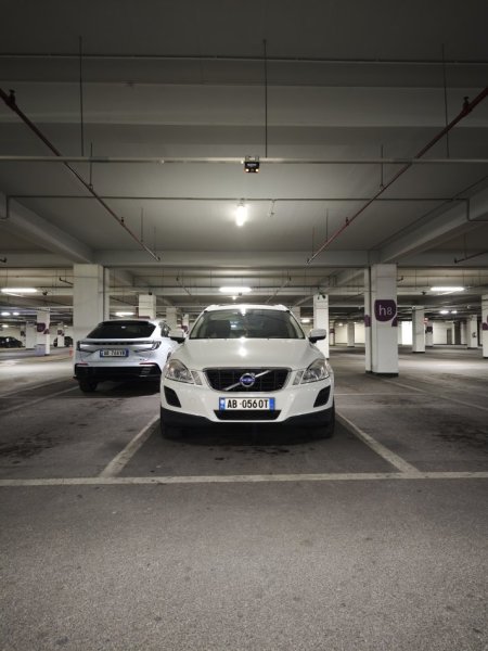 Tirane, shes makine Volvo XC60 2013 2.0 Nafte Nafte, e bardhë automatik Klima 190.000 km 11.500 €