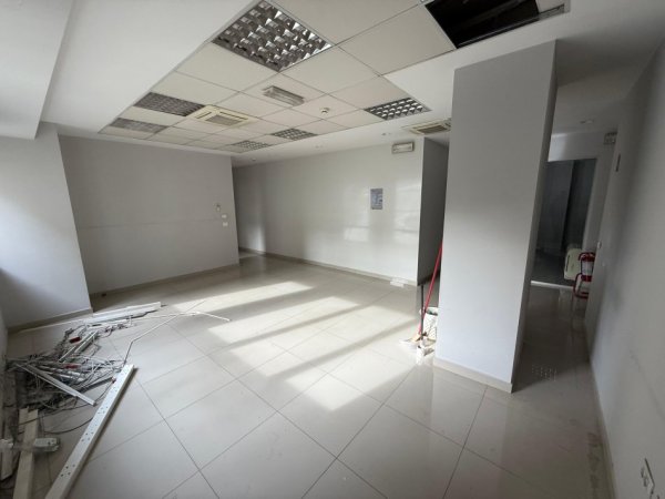 Tirane, jepet me qera zyre Kati 1, 289 m² 4.900 € (Ambasador 3)