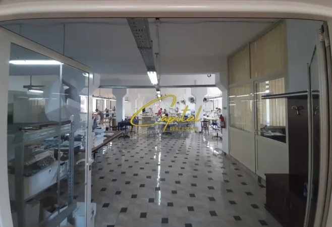 Tirane, jepet me qera magazine Kati 1, 800 m² 4.700 € (ISH STACIONI TRENIT)