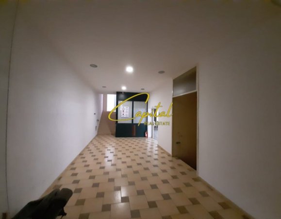 Tirane, jepet me qera magazine Kati 1, 800 m² 4.700 € (ISH STACIONI TRENIT)