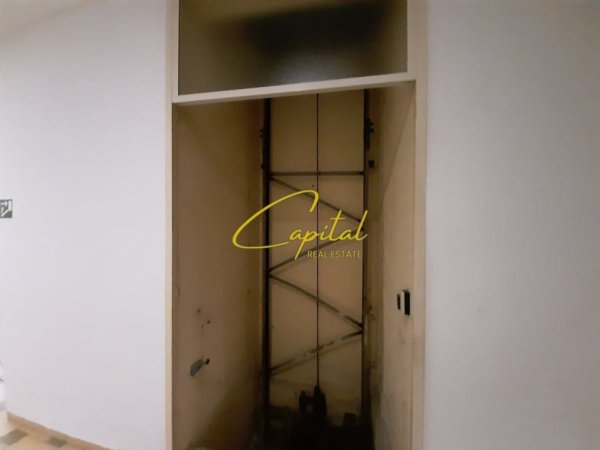 Tirane, jepet me qera magazine Kati 1, 800 m² 4.700 € (ISH STACIONI TRENIT)