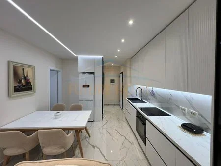 Tirane, jepet me qera apartament 2+1 Kati 7, 140 m² 1.200 € 