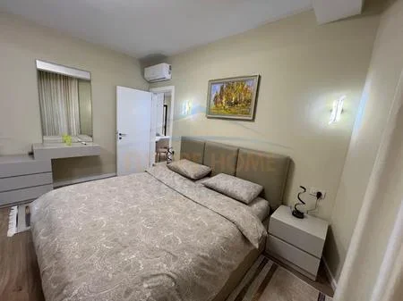 Tirane, jepet me qera apartament 2+1 Kati 7, 140 m² 1.200 € 