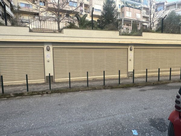 Tirane, jepet me qera ambjent biznesi Kati 0, 100 m² 700 € (LIQENI I THATE)