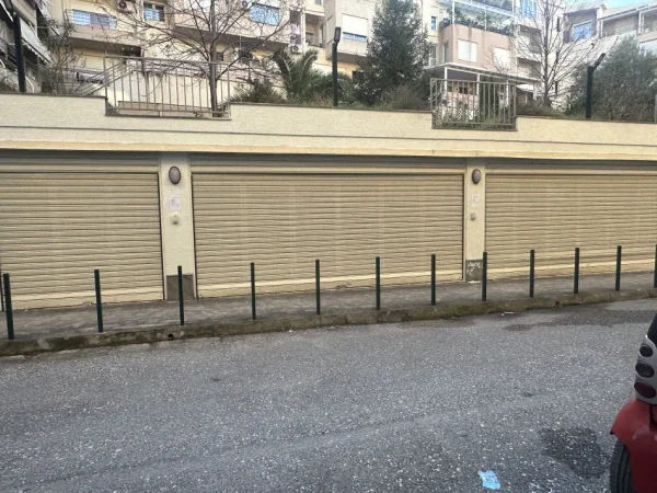 Tirane, jepet me qera ambjent biznesi Kati 0, 100 m² 700 € (LIQENI I THATE)