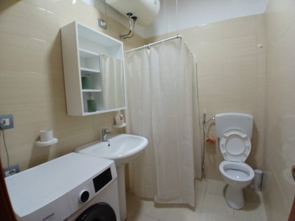 Tirane, jepet me qera apartament 2+1+Ballkon Kati 6, 80 m² 650 € 