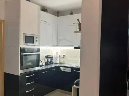 Tirane, jepet me qera apartament 3+1 Kati 7, 115 m² 800 € 