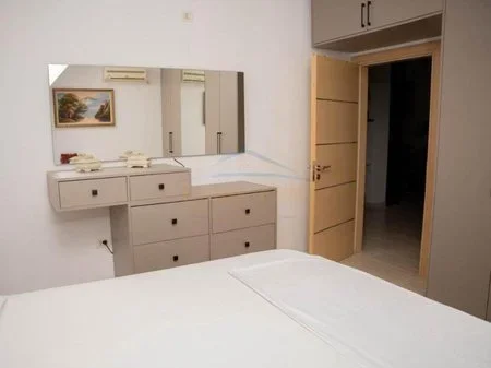 Tirane, jepet me qera apartament 3+1 Kati 7, 115 m² 800 € 