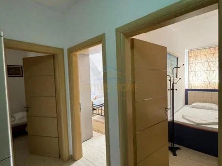 Tirane, jepet me qera apartament 3+1 Kati 7, 115 m² 800 € 