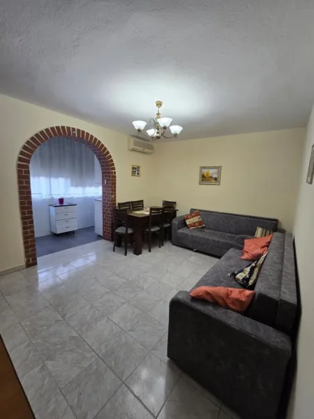 Tirane, jepet me qera 2+1 Kati 2, 82 m² 600 € (RRUGA HOXHA TAHSIM)