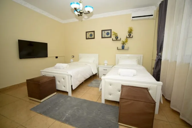 Tirane, jepet me qera apartament 2+1 Kati 1,Çmimi 600 Euro, (tek Mine Peza- Tiranë)