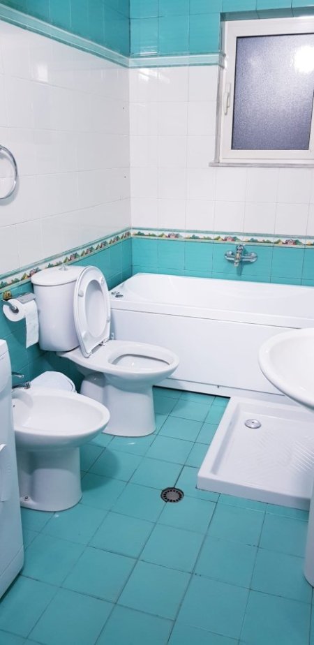 Tirane, jepet me qera apartament 2+1 Kati 1,Çmimi 650 € (tek Mine Peza- Tiranë)