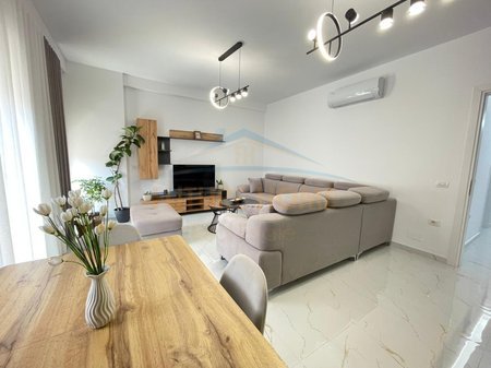 Tirane, jepet me qera apartament 2+1 Kati 2, 79 m² 700 € 