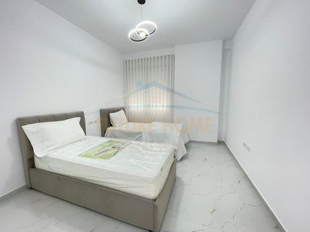 Tirane, jepet me qera apartament 2+1 Kati 2, 79 m² 700 € 