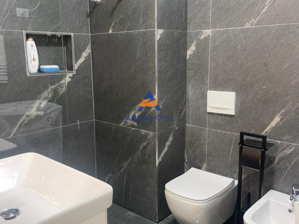 Tirane, jepet me qera apartament 1+1+Ballkon Kati 3, 75 m² 883 € 