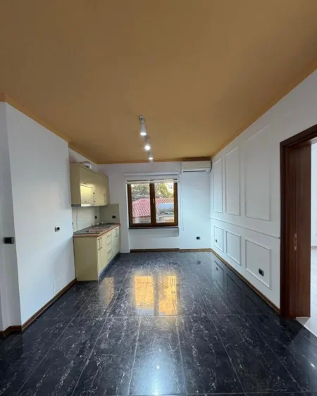 Tirane, jepet me qera zyre Kati 1, 75 m² 730 € 