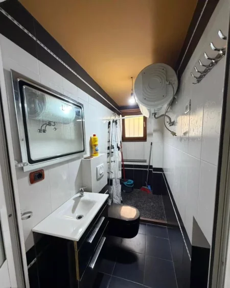 Tirane, jepet me qera zyre Kati 1, 75 m² 730 € 