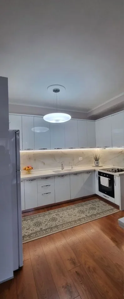 Tirane, jepet me qera apartament 2+1+Ballkon Kati 3, 80 m² 58.000 leke