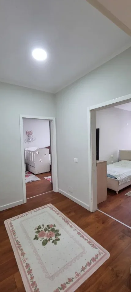 Tirane, jepet me qera apartament 2+1+Ballkon Kati 3, 80 m² 58.000 leke
