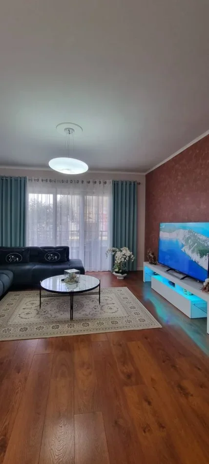 Tirane, jepet me qera apartament 2+1+Ballkon Kati 3, 80 m² 58.000 leke