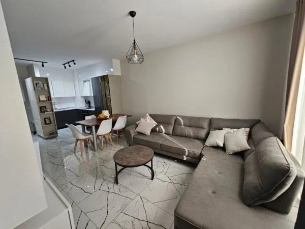 Tirane, jap me qera apartament 1+1 Kati 6, 67 m² 500 € (Kompleksi Zirkon, Rruga Kongresi i Manastirit)