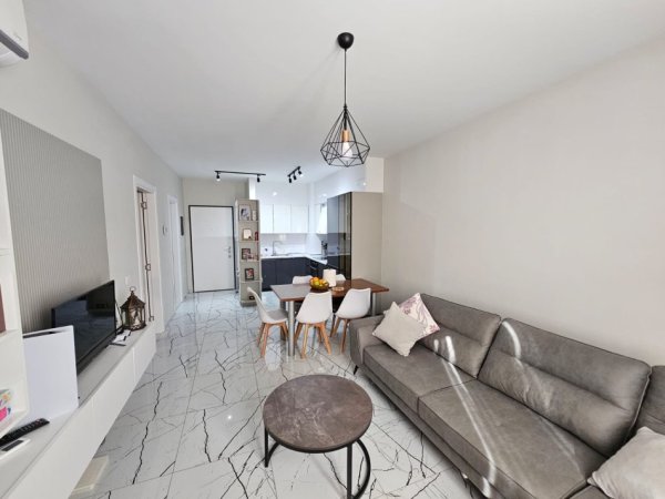 Tirane, jap me qera apartament 1+1 Kati 6, 67 m² 500 € (Kompleksi Zirkon, Rruga Kongresi i Manastirit)