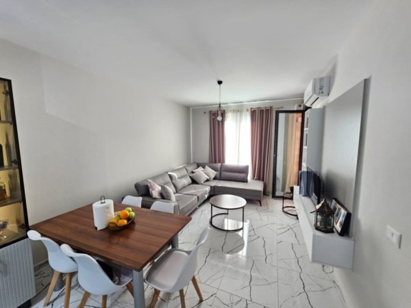 Tirane, jap me qera apartament 1+1 Kati 6, 67 m² 500 € (Kompleksi Zirkon, Rruga Kongresi i Manastirit)