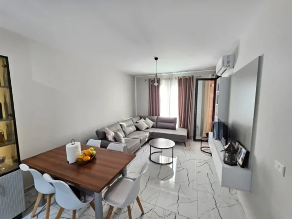 Tirane, jap me qera apartament 1+1 Kati 6, 67 m² 500 € (Kompleksi Zirkon, Rruga Kongresi i Manastirit)