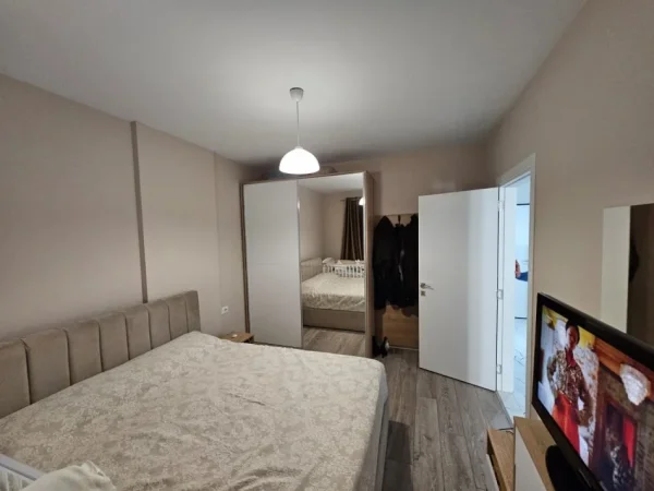 Tirane, jap me qera apartament 1+1 Kati 6, 67 m² 500 € (Kompleksi Zirkon, Rruga Kongresi i Manastirit)