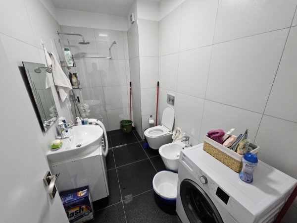 Tirane, jap me qera apartament 1+1 Kati 6, 67 m² 500 € (Kompleksi Zirkon, Rruga Kongresi i Manastirit)