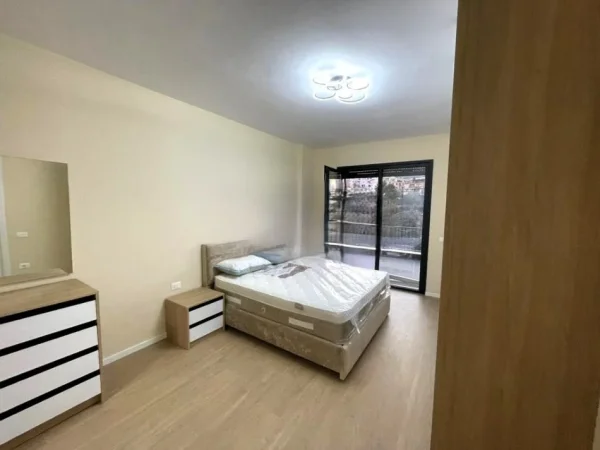 Tirane, jepet me qera apartament 2+1 Kati 2, 117 m² 1.300 € (liqni thate)