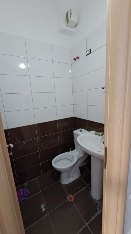 Tirane, jepet me qera Kati 1, 43 m² 400 € (ASTIR)