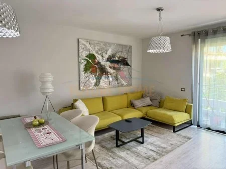 Tirane, jepet me qera apartament 2+1 Kati 2, 1.400 € 