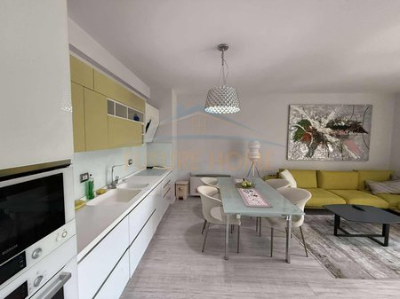 Tirane, jepet me qera apartament 2+1 Kati 2, 1.400 € 
