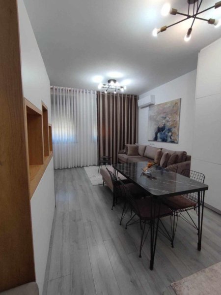Tirane, jepet me qera apartament 1+1+Ballkon Kati 1, 51 m² 450 € (AMERIKAN 3)